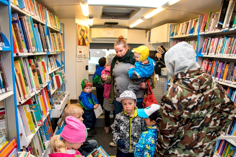 Kirjastoauto Pokkari Kevätmessuilla 2015