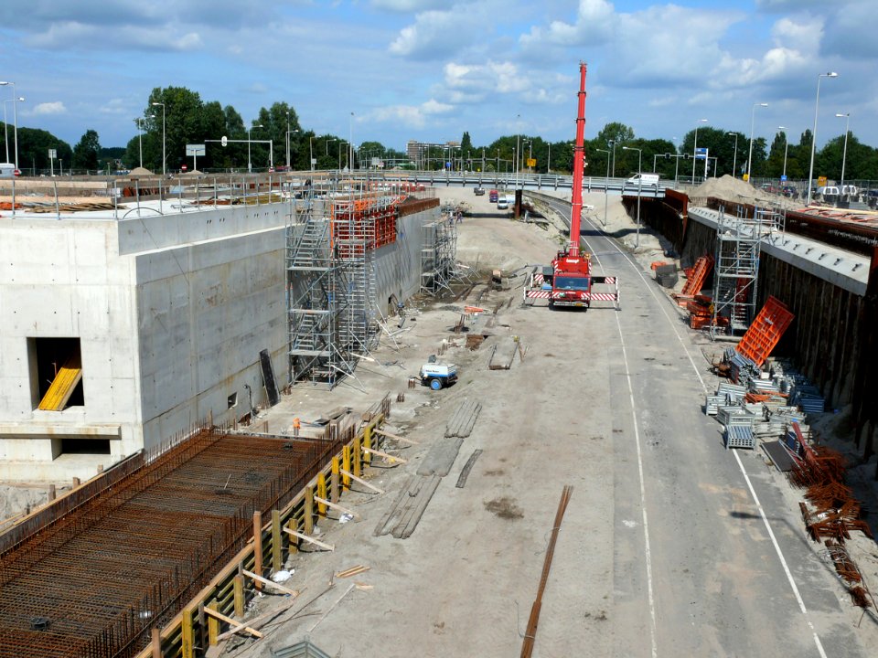 2007.08 - 'Long view through the excavation with rusty sheet pilings' & concrete constructions, for building the new metro-tunnel in Amsterdam-North; Dutch urban city photo + geotag, Fons Heijnsbroek, The Netherlands photo