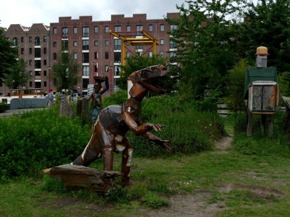 2013.06 - 'Metallic outdoor dragon sculpture', in a guerrilla city-garden, near Artis Zoo, on the Plantage Kerklaan; photo Amsterdam city in Summer; Dutch photographer Fons Heijnsbroek