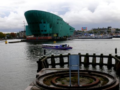 2006.10 - 'Nemo museum with its architectural ship-design' - Amsterdam photos & pictures; modern architecture in the Oosterdok waterfront; Amsterdam ; Dutch city + geotag, Fons Heijnsbroek, The Netherlands