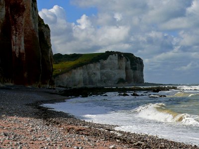 2007.09 - 'Low view on cliffs and surf under cloudy light', sea & shore near Petit-Dalle in Normandy France with a quiet sea; French landscape photography, Fons Heijnsbroek photo