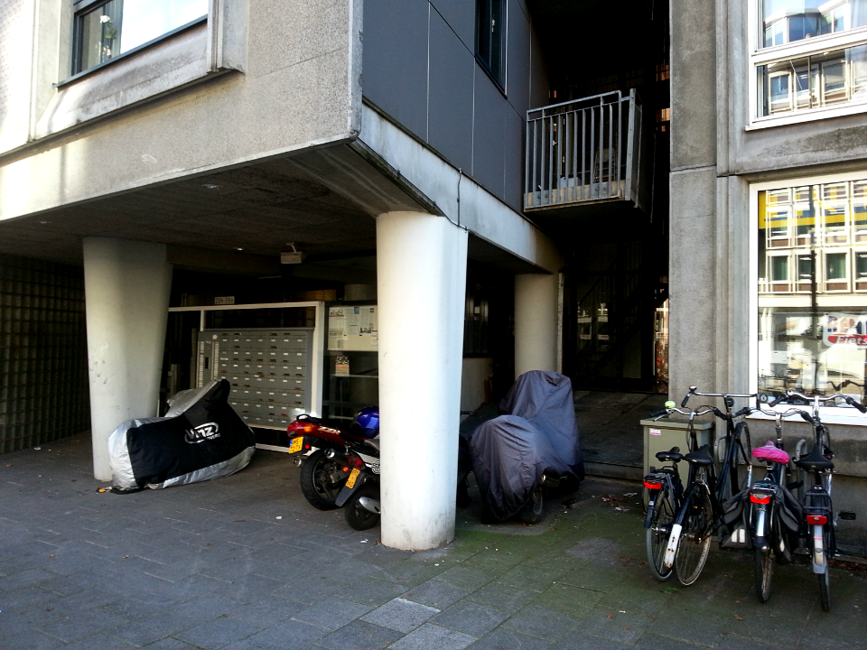 Free photo of Amsterdam: picture of a residential buildings, floor level in October, The Netherlands photo