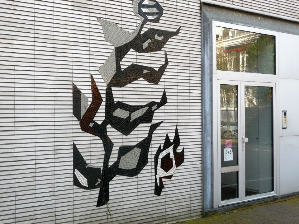 2015.04 - Amsterdam photo of wall-art - An unknown wall-decoration in ceramic tiles on a house-front, made c. 1980's; a geotagged free urban picture, in public domain / Commons CCO; city photography by Fons Heijnsbroek, The Netherlands photo