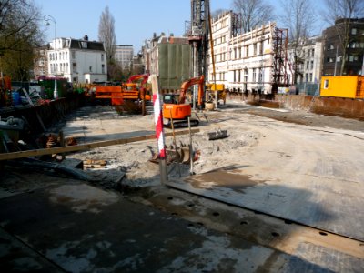 2015.04 - Amsterdam, photo of a building site - An excavation at the Sarphatistraat for a new hotel; a geotagged free urban picture, in public domain / Commons CCO; city photography by Fons Heijnsbroek, The Netherlands photo