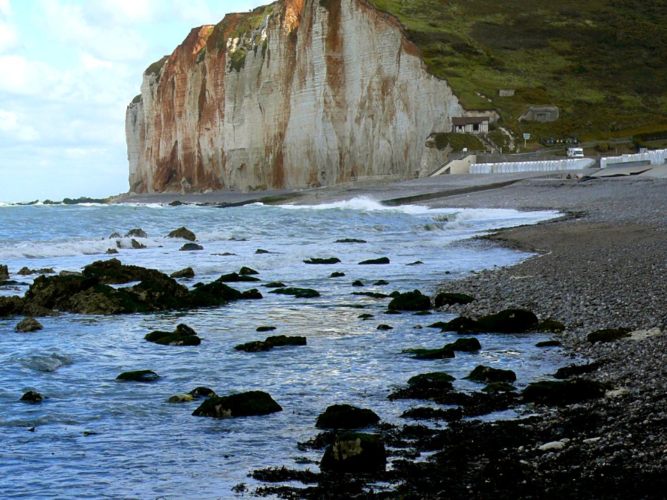 2007.09 -  'Low view with sun over the shore and the Northern cliffs near Petit-Dalle in Normandy France', with a quiet sea; French landscape photography, Fons Heijnsbroek
