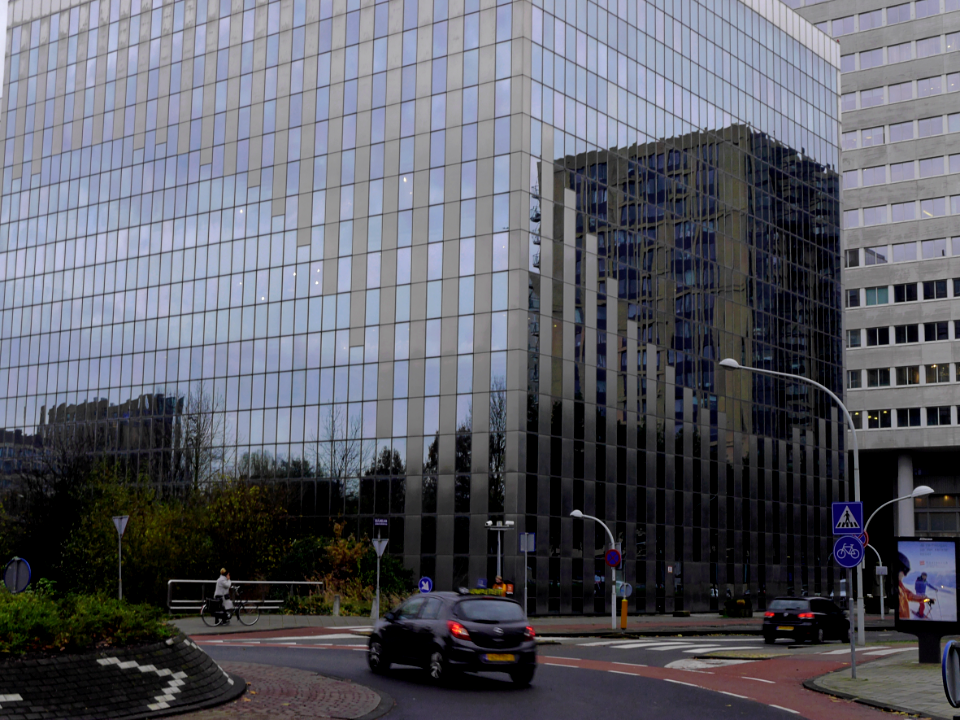 Free photo of Amsterdam: picture of Dutch Sky in the windows of modern architecture in the light of November, along the Ring - The Netherlands