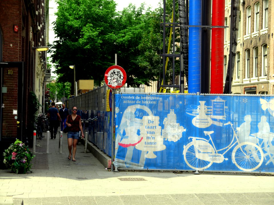 Street-view in Amsterdam, district de Pijp: streets change temporarily: metro constructions of the Noord-Zuidlijn under the city-center; location Jan van Campenstraat / Ferdiand Bolstraat; - urban photography by Fons Heijnsbroek, the Netherlands, 2013