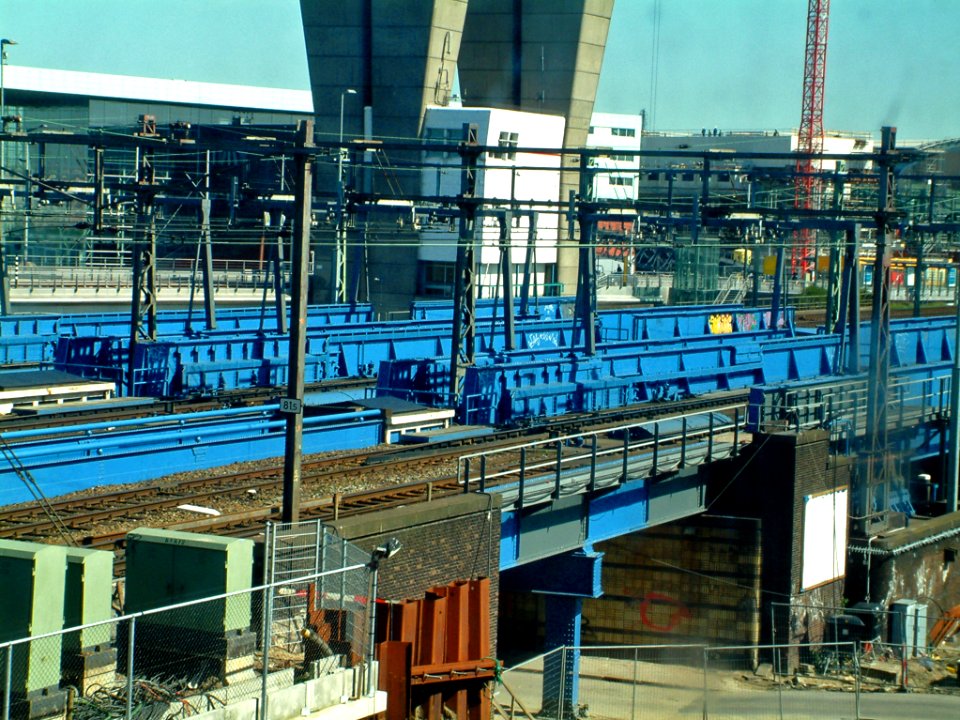 2005.04 - 'Rail-bridge construction of the train track' - Amsterdam in photos and pictures,  near Central Station Amsterdam, at the east side of the station; location Oosterdok; free picturer; Dutch city + geotag, Fons Heijnsbroek, The Netherlands