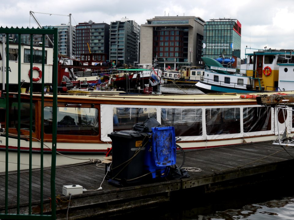 2013.06 - 'Ships and Boats along the wooden piers', in the water Oosterdok in Amsterdam city; architecture photography by Fons Heijnsbroek, the Netherlands