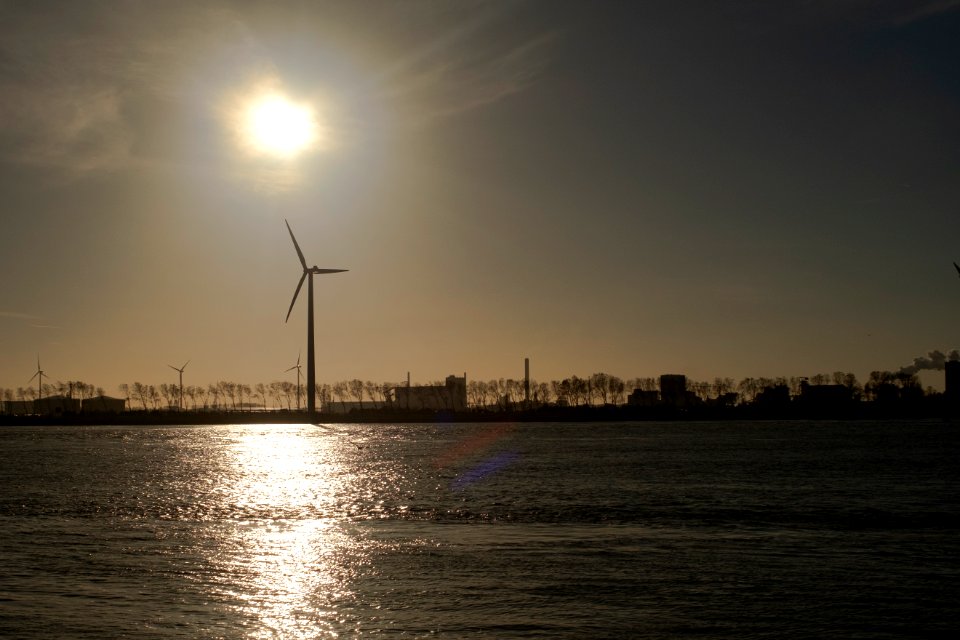 windmolen aan de waterweg