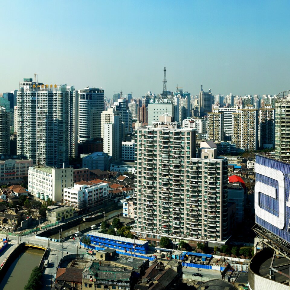 China building skyscraper