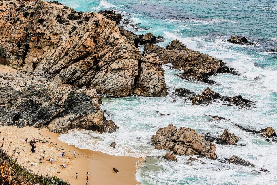 Sea rocks waves