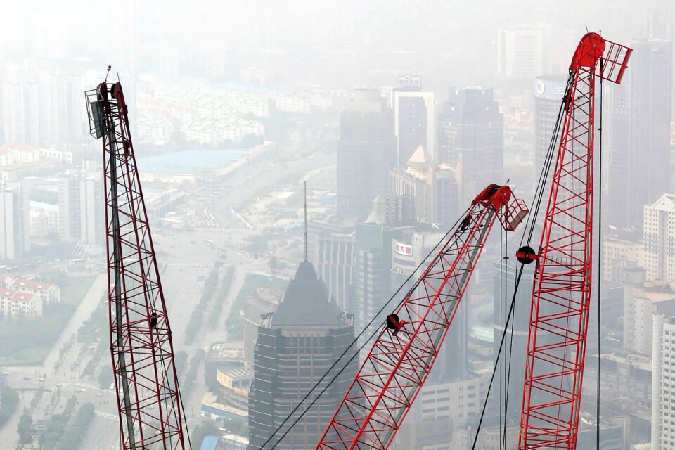 China building skyscraper
