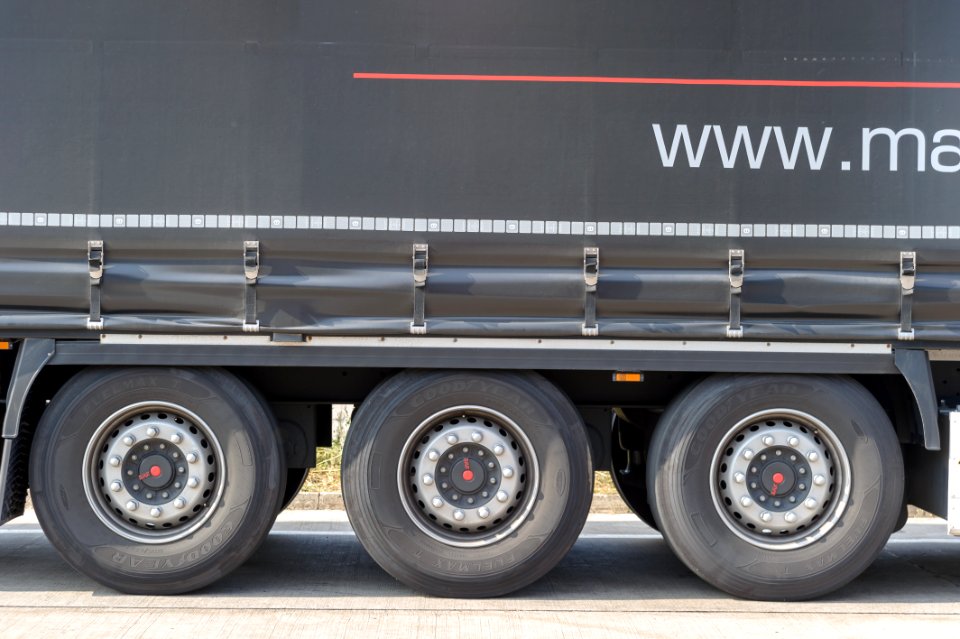 Truck trailer wheels