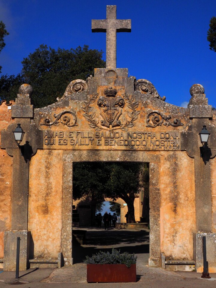 Door portal cross