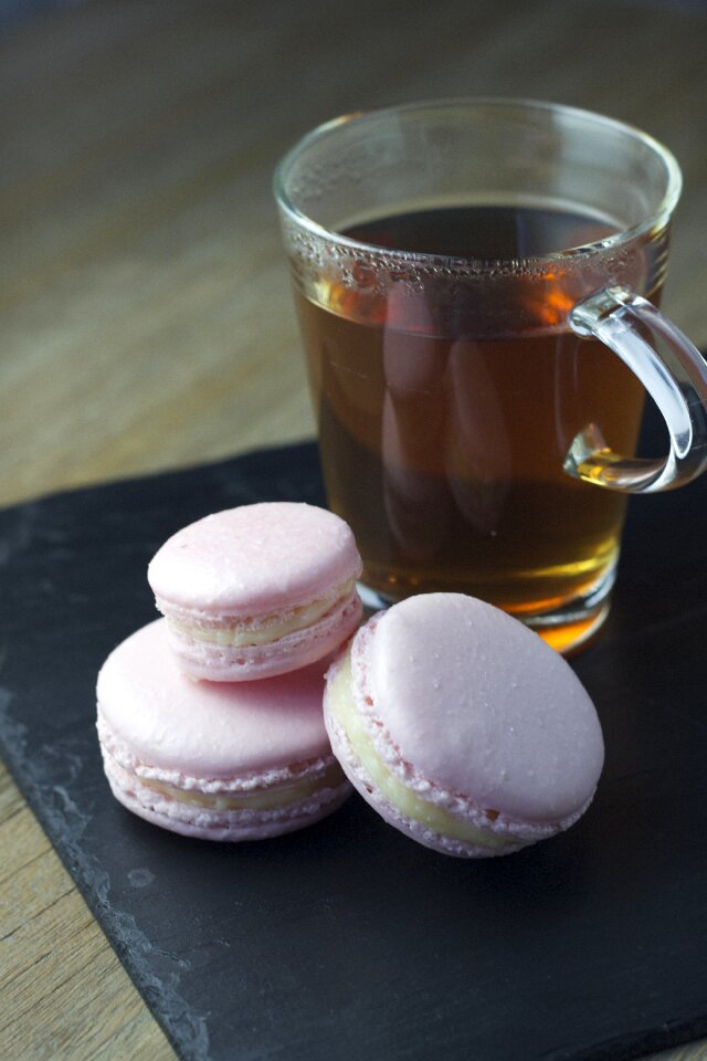 Dessert macaroon cup