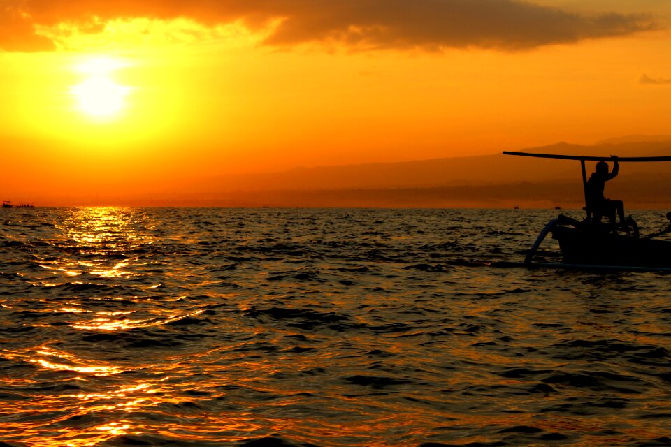 Sun sea sunset
