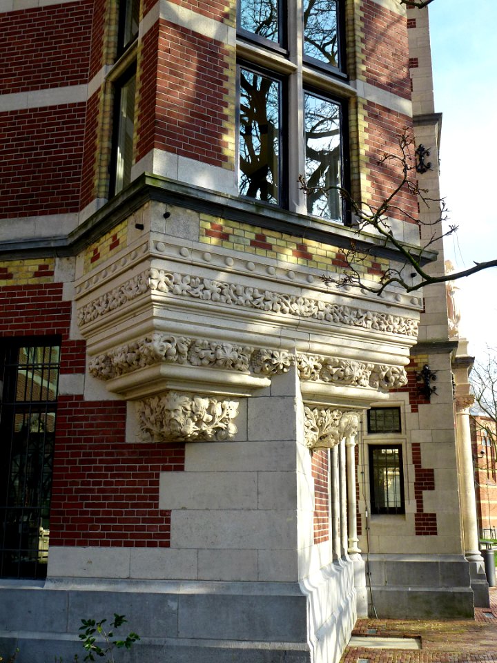 2014.01 - Amsterdam, photo of Rijksmuseum, a corner of the building 19th century Dutch old architecture; a geotagged free urban picture, in public domain / Commons CCO;  city photography by Fons Heijnsbroek, The Netherlands