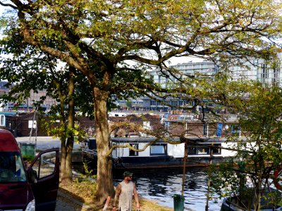 Free photo Amsterdam: picture of a view along the canal Dijkgracht with train track and old house-boats photo