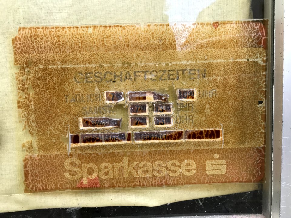 Sparkasse Oeffnungszeiten vergilbt