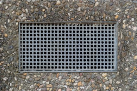 Metal grid cover