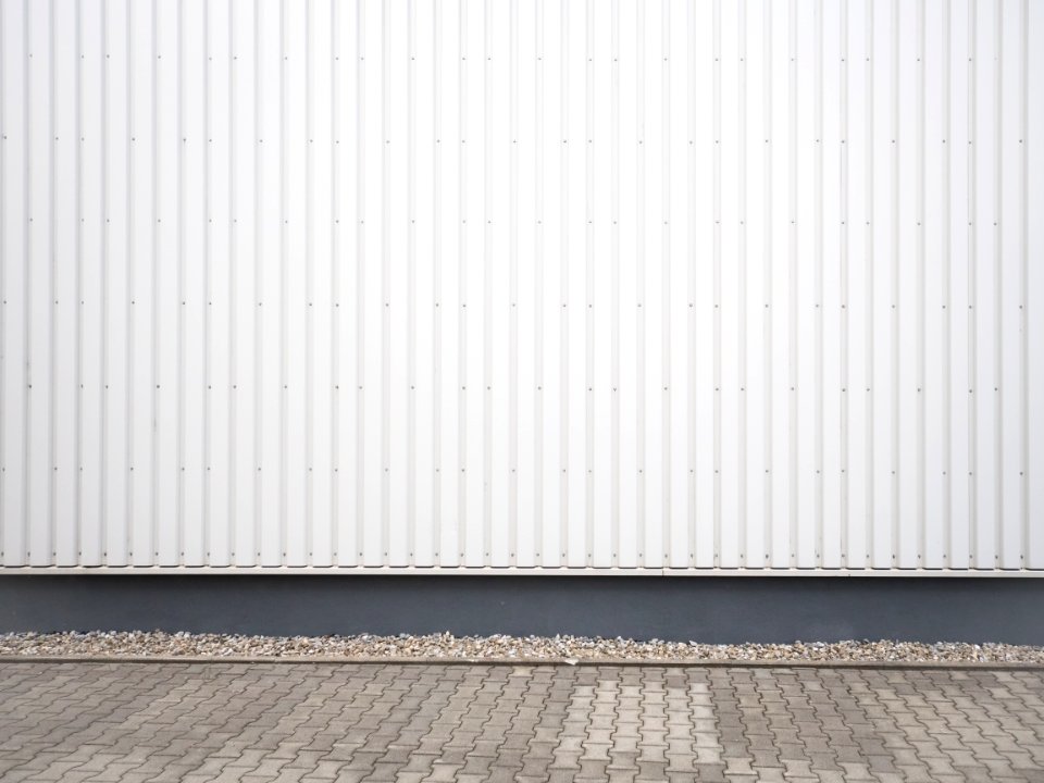 Pressed metal sheet facade 01