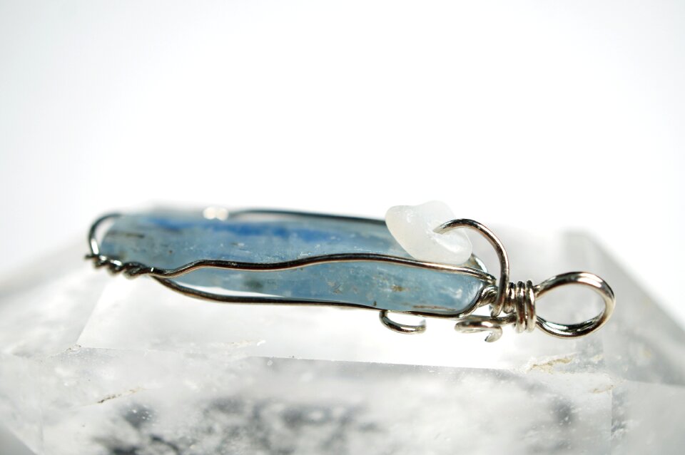 Wire wrap gemstone