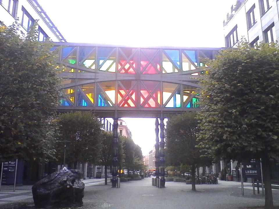 Leipzig - farbige Glasfassade.jpg