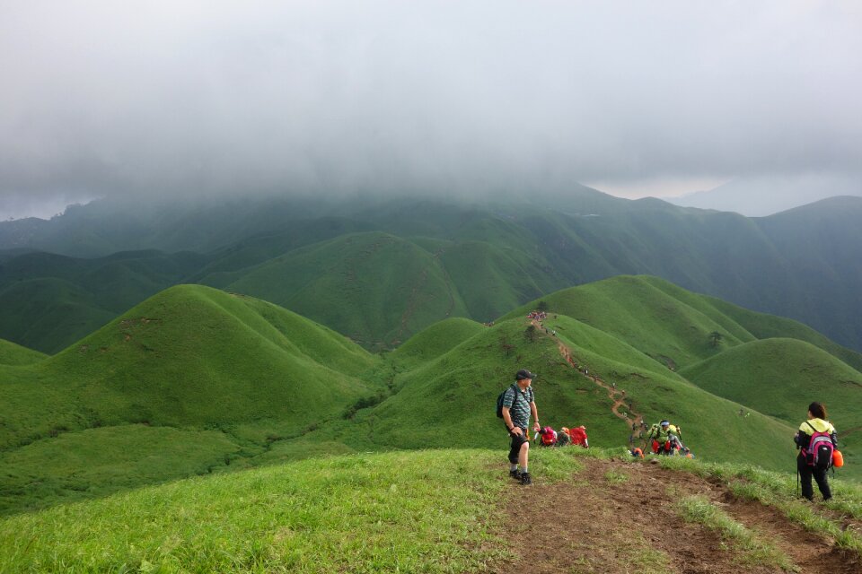 Wugongshan staff climbing