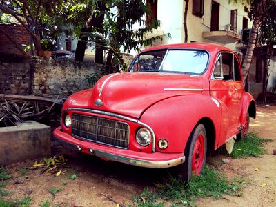 Oldie rusted car photo