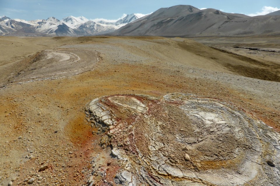 Extinct fumarole near Knife Creek Gorge west of Mount Griggs 2
