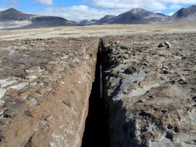 Fracture in welded tuff