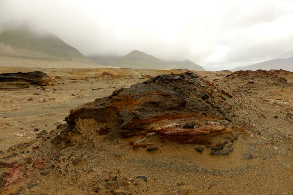 extinct fumaroles along the River Lethe 5 08032013