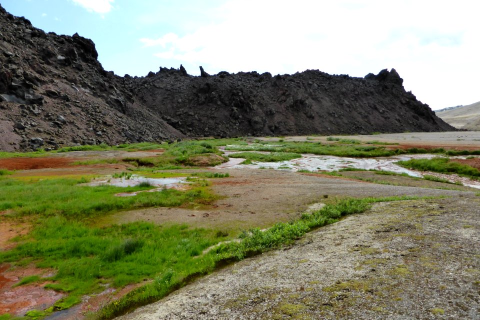 warm springs at the base of the northernmost lava flow from Southwest Trident 6 08182013 (1)