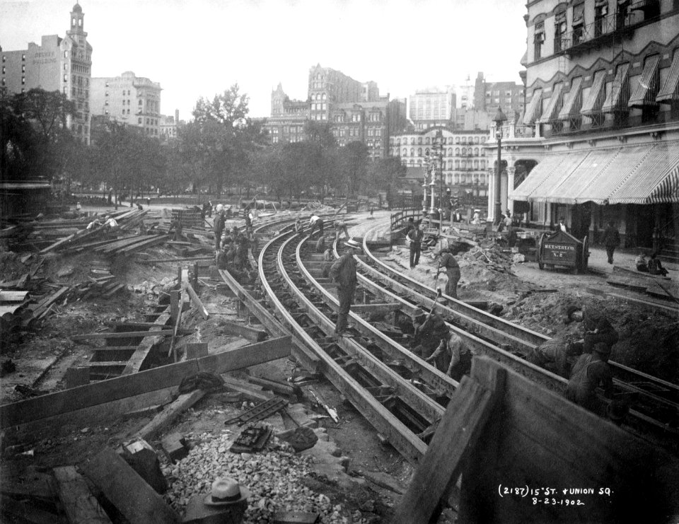 15th St & Union Square 1902-08-23 (view northwest)