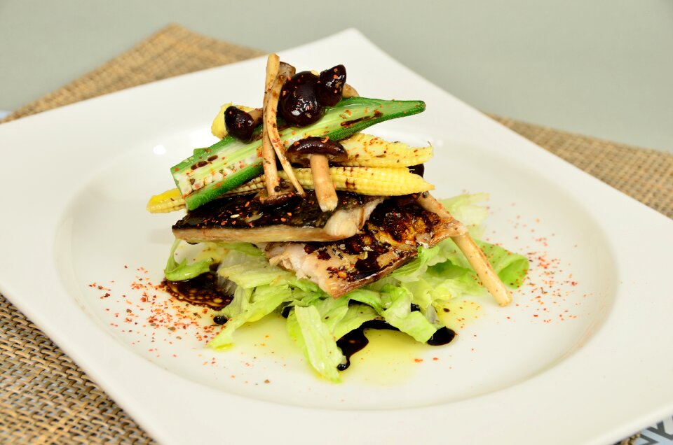 Lettuce dish mushroom