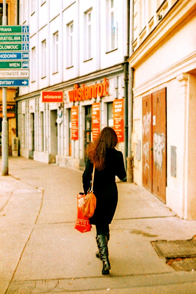 Canon EOS 30 - Crossbird Film - Woman in a Hurry