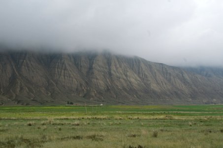 Poranny, laminowany widok w drodze nad Song Kol.