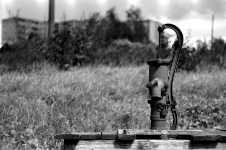 Exa + Tessar 2,8/50 - Old Water Pump 2