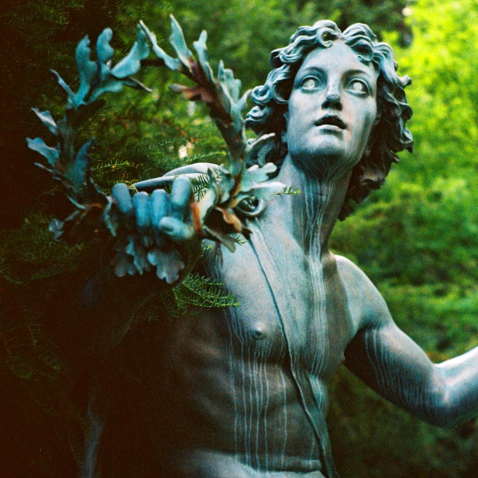 Kiev 4 + Jupiter-8M 50/2 - Personification of Trade (bronze statue in Lužánky Park)