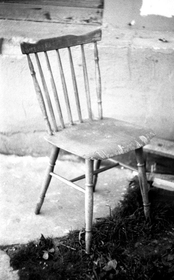 Praktica MTL 5 +  Helios 44-2 2/58 - Chair on the Street