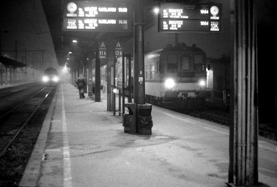 Praktica BC1 - Railway Station in Foggy Night 07