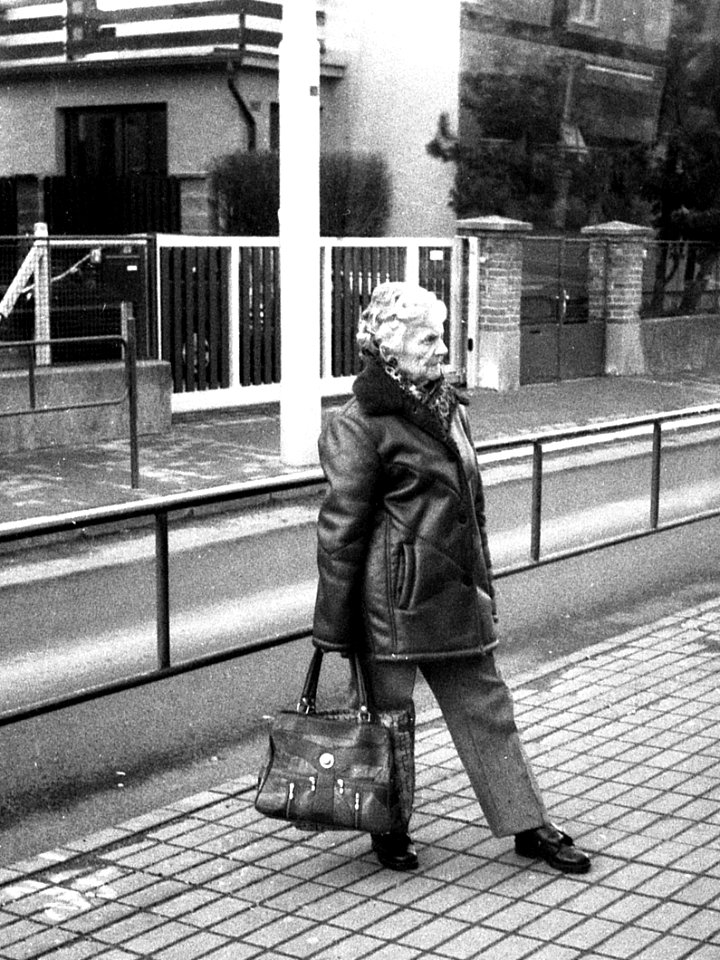 Lomo 135 VS - Old Woman at Tram Stop