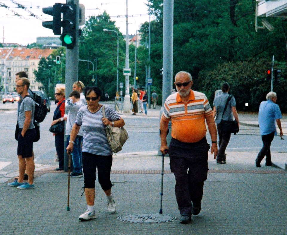 Elikon 35S - Sidewalk Scene