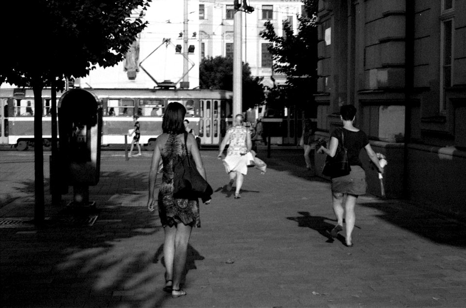 Canon Prima Zoom 80u (Sure Shot 80u) - Women in a Hurry