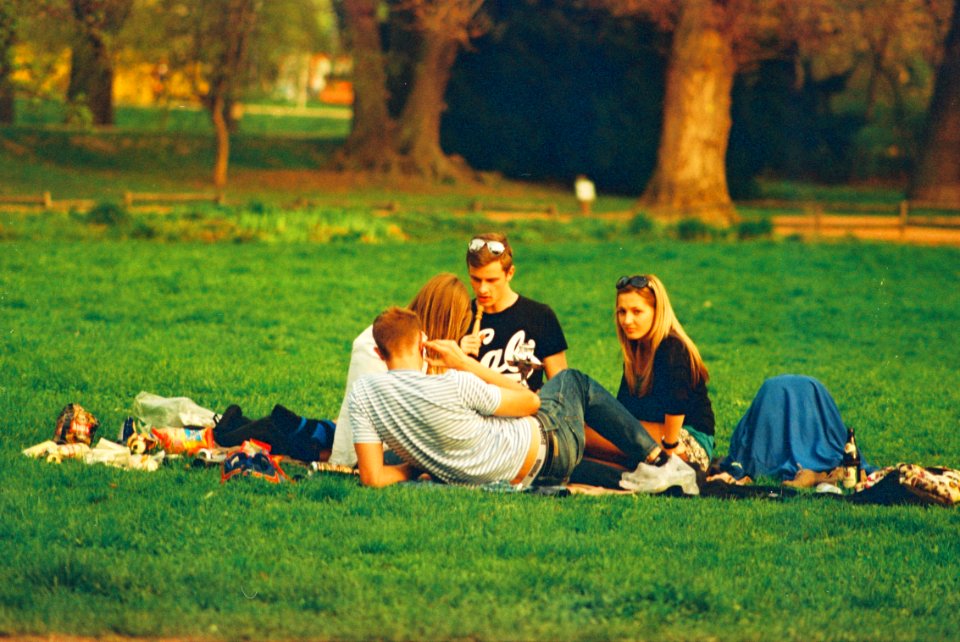 Praktica MTL 5 + Pentacon Electric 4/200 MC - Picnic in the Park