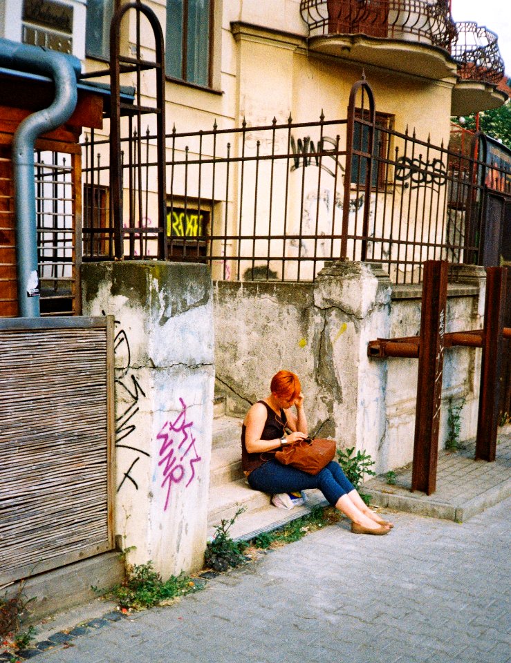 Elikon 35S - Young Woman Waiting for a Bus