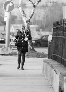 Praktica MTL 5 + Pentacon Electric 4/200 MC - Young Woman at Sidewalk