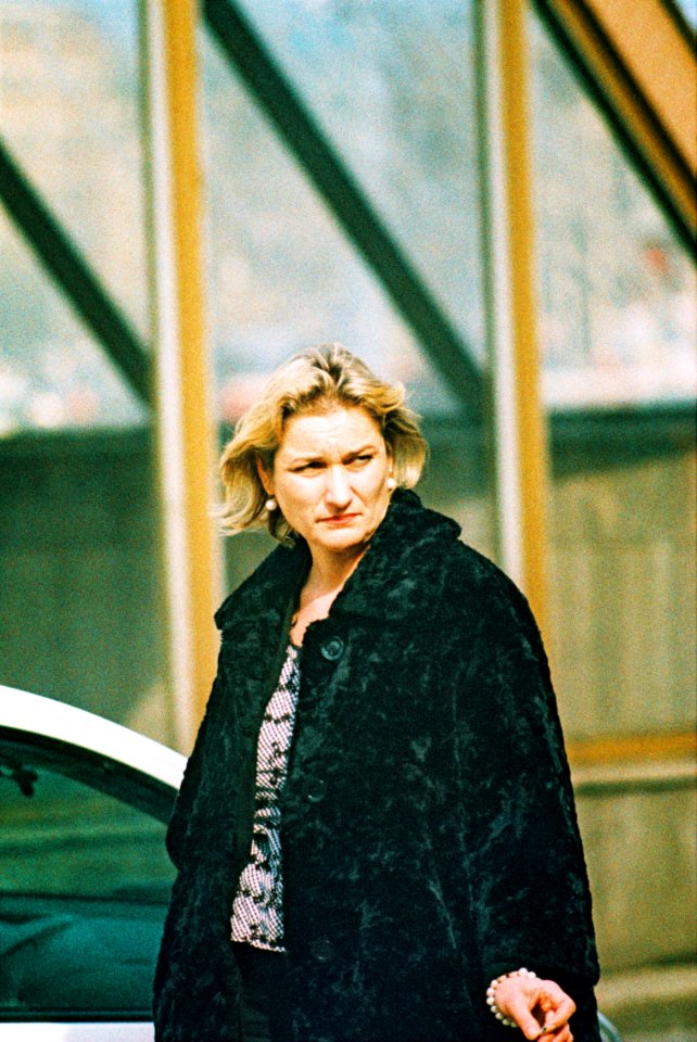 Praktica MTL 5 + Pentacon Electric 4/200 MC - Woman and Windows