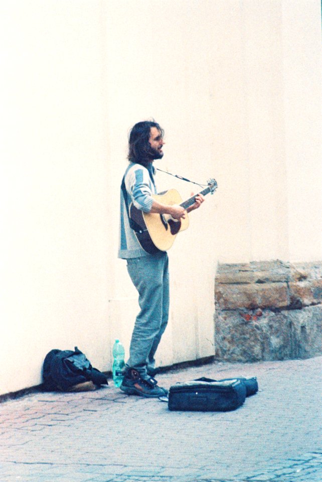 Praktica MTL 5 + Pentacon Electric 4/200 MC - Street Musician